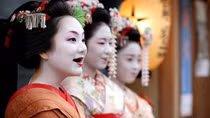 Vì sao phụ nữ Nhật Bản nhuộm răng đen?