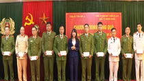 Tặng quà các gia đình chính sách dịp Tết Nguyên đán Canh Tý 2020
