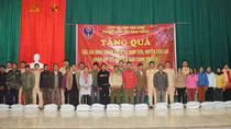 Những món quà sắc xuân đến bà con vùng cao 