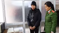 Nữ hành khách bị bắt cùng 3 bánh heroin giấu trong khoang hành lý