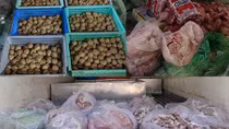 Phát hiện cơ sở sử dụng thịt thối chế bò viên
