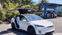 Tesla Model X P100D giá 9 tỷ tặng vợ 20-10 khiến chị em phát sốt