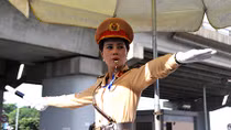 Nắng cháy da nhưng giao thông không thể tắc!
