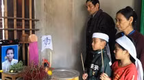 Hai em nhỏ mồ côi khó khăn cần được giúp đỡ