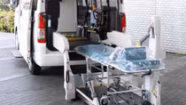 Toyota Hiace bản đặc biệt dành cấp cứu bệnh nhân COVID-19 