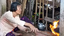 Chợt thương con sáo sang sông…