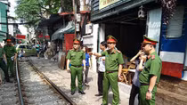 Ra quân lập lại trật tự hành lang đường sắt