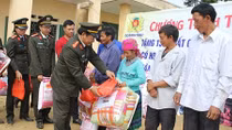 Cán bộ chiến sỹ Tổng cục An ninh đến với đồng bào khó khăn tỉnh Bắc Kạn