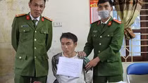 Khống chế đối tượng ôm 3 bánh heroin liều lĩnh chống trả