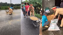 Ngô vãi ngập đường, CSGT giúp tài xế thu gom