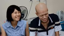 Nụ cười không tắt của cô nữ sinh nghèo mắc ung thư