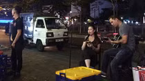 Kiếm sống ở… bờ kè