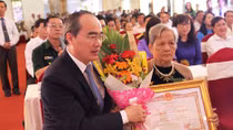 Trân trọng dành những tình cảm thiêng liêng nhất đến các Mẹ Việt Nam Anh hùng