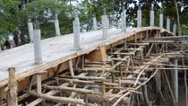 Lão nông nhiệt tâm xây cầu từ thiện