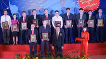 Trao tặng các danh hiệu “Doanh nghiệp phát triển bền vững”