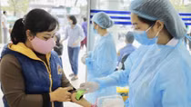 Xét nghiệm COVID-19 toàn bộ khách nội địa đến tại sân bay Tân Sơn Nhất