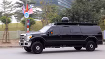 Bí ẩn chiếc SUV màu đen đi sau “Quái thú” của ông Donald Trump