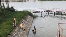 Cứu bé gái thoát khỏi tay “hà bá” trong gang tấc