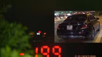Tài xế Mercedes phóng 199km/h trên cao tốc 