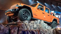 Jeep Gladiator trở lại “không thể ấn tượng hơn” sau 30 năm vắng bóng