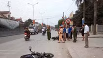 Xe container cán 3 nam sinh thương vong