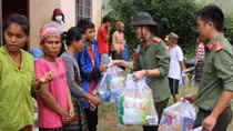 Xuân ấm áp tràn đầy yêu thương ở vùng cát