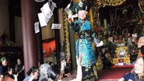 Độc chiêu lừa tiền tỷ của “thánh cô, thánh cậu”