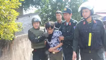 Giải cứu thành công bé gái bị kẻ ngáo đá khống chế