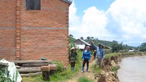 Tìm giải pháp chống sạt lở bờ sông Krông Nô