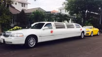 Chiêm ngưỡng dàn mô tô "khủng" cùng Lincoln Limousine rước dâu ở Nha Trang