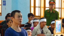 Giăng điện chống trộm, 2 người xuống hồ bơi tử vong