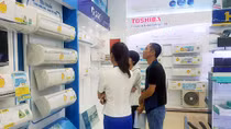 Sôi động thị trường hàng chống nóng