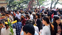 Đình chỉ công tác các lãnh đạo và cán bộ công chức đi lễ trong giờ làm việc