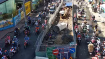 Người dân khốn đốn vì… lô cốt