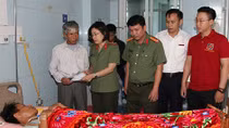 Sẻ chia nỗi đau với người dân vùng lũ
