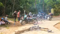Bức xúc vì ô nhiễm, người dân chặn xe vào bãi rác Tam Xuân 2