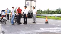 Sớm khắc phục rạn nứt mặt đường cầu Vàm Cống 