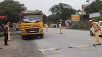 Xử lý xe quá khổ, quá tải trên tuyến đường Hồ Chí Minh