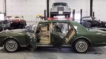 Chốt giá bán Rolls-Royce bọc thép từng chở Công nương Diana