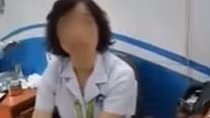 Làm rõ vụ việc BS Bệnh viện Mắt TƯ ngồi phản cảm khi đối thoại với bệnh nhân