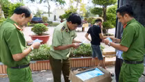 Tăng cường ngăn chặn buôn khẩu trang qua biên giới