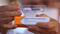 Tham nhũng ám ảnh cuộc đua vaccine COVID-19
