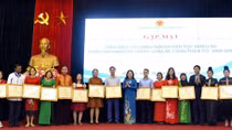 Tặng Bằng khen cho 63 thầy cô giáo tiêu biểu người dân tộc thiểu số