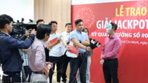 Người trúng độc đắc Vietlott được trả thưởng bí mật ra sao?