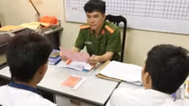 Bé trai bị bỏ rơi tại nhà nghỉ đã được bố đẻ và bác ruột xin nhận lại