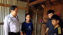 Chủ tịch Ủy ban Trung ương MTTQ Việt Nam thăm đồng bào tại tâm lũ Ea Súp