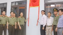 Tặng nhà tình nghĩa cho 2 cán bộ Công an có hoàn cảnh khó khăn
