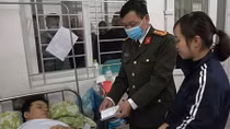Công an Cao Bằng thăm hỏi, động viên cán bộ bị thương khi làm nhiệm vụ