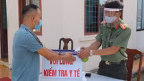 Công an Đắk Nông: Làm hơn 1.000 tấm chắn hỗ trợ chống dịch COVID-19