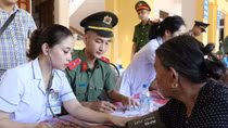 Công an Hà Tĩnh khám, tư vấn, cấp phát thuốc miễn phí cho nhân dân